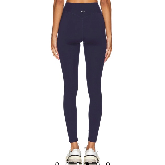 New 437 Set: The Essentials Legging and The Square Tank in Navy Size Medium - Picture 8 of 8